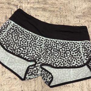 Lululemon Run speed short 2.5 inseam- Moving- need to sell!